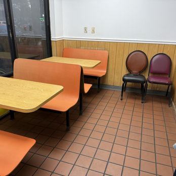 China Ling - Dining area - Chinese Near Me - Chicago, Illinois China Ling - Dining area - Chinese Near Me - Chicago, Illinois