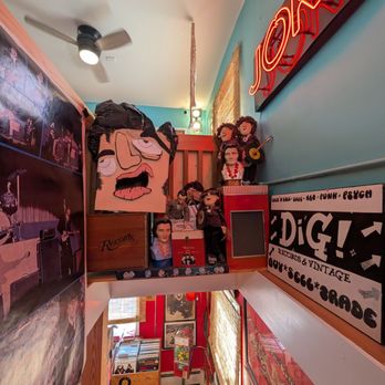 DIG Records & Vintage - Vinyl Records Near Me - Leesburg, Virginia