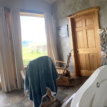 Blue Sky Cabins - In room jacuzzi with an u beatable view - Vacation Rentals Near Me - Red Lodge, Montana