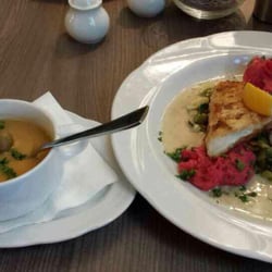 Slickerbeck - die sanddorn-creme-Suppe (ein Gedicht) unbedingt probieren. als Hauptgericht: dorschfilet mit Kartoffel-rote-Beeten-stampf