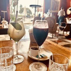 Le Negresco - Cocktails and munchies