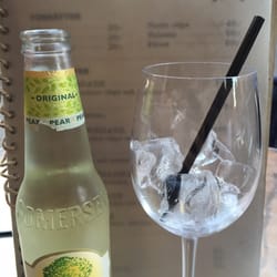Nada Bar - Börjar kvällen med en cider och kollar in menyn.