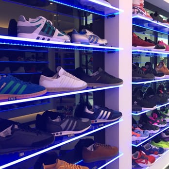 Onair - Shoe Stores Near Me - Florence, FI