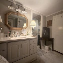 Silvershell Inn - LOVED the wash closet