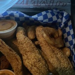 LandShark Seafood & Catfish - Catfish plate