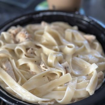 Presto Pasta - Fettuccine Chicken Alfredo Pasta Combo - Italian Near Me - Granada Hills, California Presto Pasta - Fettuccine Chicken Alfredo Pasta Combo - Italian Near Me - Granada Hills, California