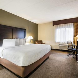 Baymont by Wyndham Janesville - Guest room
