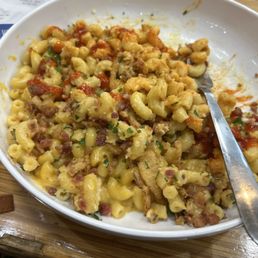 Very good service and tasty salad and mac and cheese would recommend used hot sauce on top Very good service and tasty salad and mac and cheese would recommend used hot sauce on top
