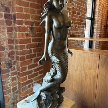 Blue Mermaid - Muse by the door to Fisherman's Wharf - Seafood Near Me - San Francisco, California