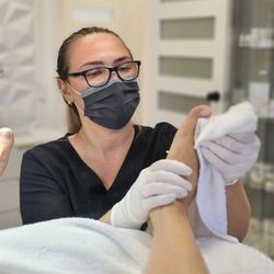 European Nails and Pedicure Salon - Cleaning my heel first
