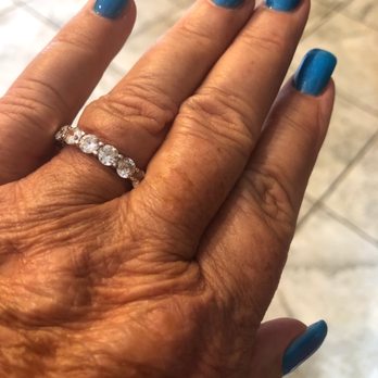 Diva Nails & Spa - Gel refill - Nail Salons Near Me - Holland, Pennsylvania