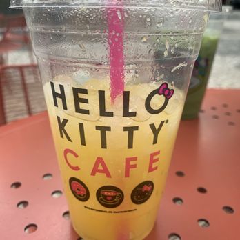Hello Kitty Cafe - Mango lemonade - Desserts Near Me - Las Vegas, Nevada