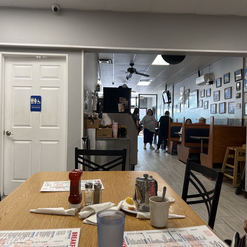 City Cafe - Dining area from the back - Breakfast & Brunch Near Me - South Houston, Texas City Cafe - Dining area from the back - Breakfast & Brunch Near Me - South Houston, Texas