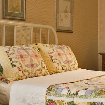 Wakefield Inn - The Thompson Room features a queen bed with Comphy Sheets. It is our smallest room but oh so cozy. - Bed & Breakfast Near Me - Wakefield, New Hampshire Wakefield Inn - The Thompson Room features a queen bed with Comphy Sheets. It is our smallest room but oh so cozy. - Bed & Breakfast Near Me - Wakefield, New Hampshire