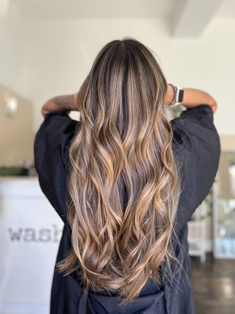 Amanda Marrufo Hair Logo