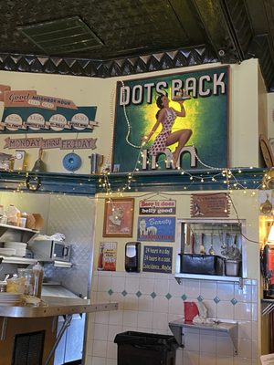 Dots Back Inn by null