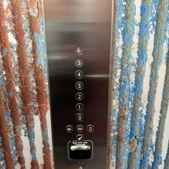 Moxy Bordeaux - Tap key card for 5 seconds and press 'key' button for 6th floor. - Hotels Near Me - Bordeaux, 33