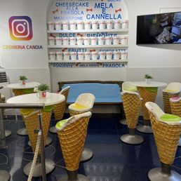 Is this not the sweetest looking gelato spot?