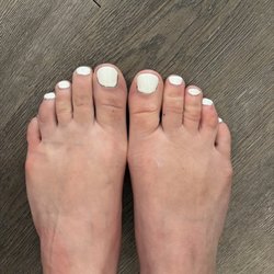 Ada Nails - Gel pedicure, lumpy