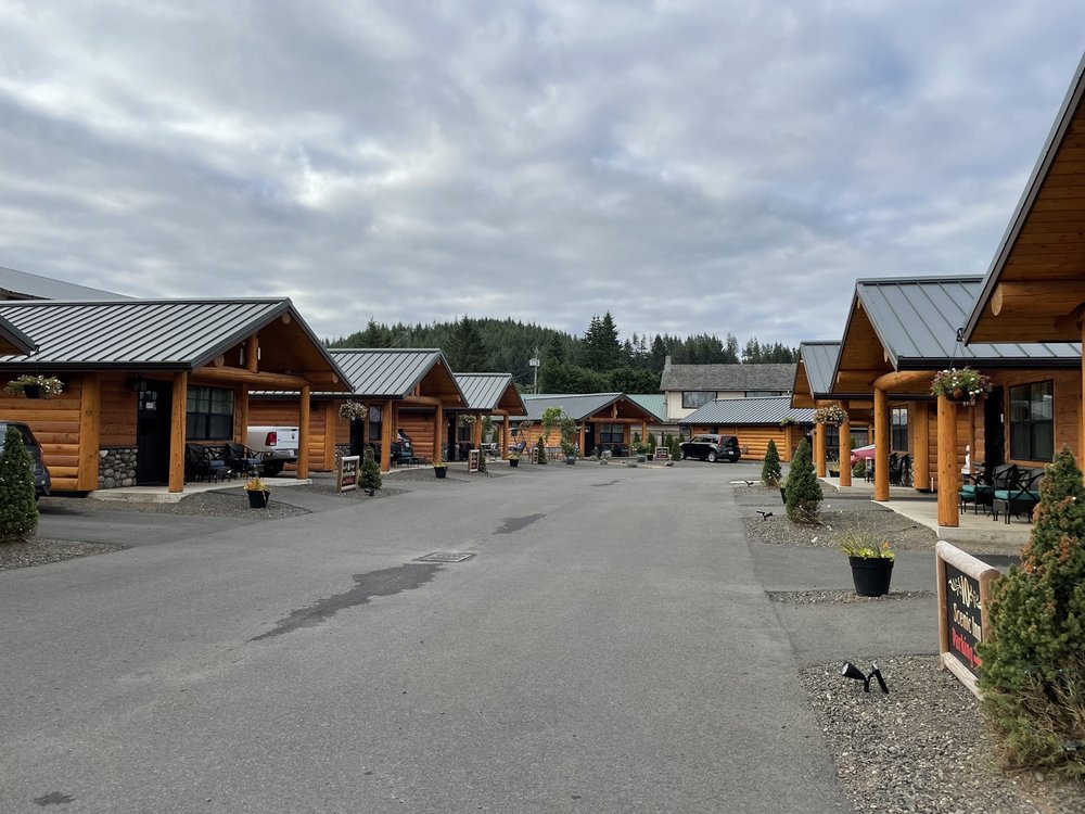 WOODLAND INNS Updated September 2024 22 Photos & 29 Reviews 711 S