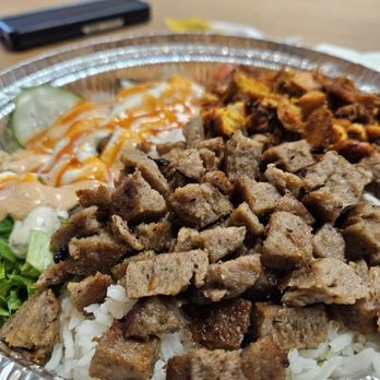 Halal Fried Chicken - Combo bowl with gyro, chicken, rice and salad. - Chicken Wings Near Me - Webster, Texas