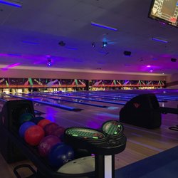 Fantasy Lanes Bowling Center - Bowling lanes