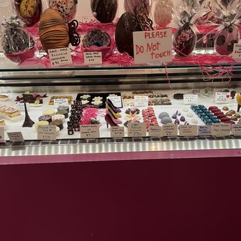 Le Macaron French Pastries - Macaroons and fine Chocolates - Coffee & Tea Near Me - Winter Park, Florida Le Macaron French Pastries - Macaroons and fine Chocolates - Coffee & Tea Near Me - Winter Park, Florida