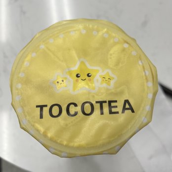TOCOTEA - Crème brûlée milk tea with boba with their adorable logo on the top of the boba cup. - Bubble Tea Near Me - Union City, California TOCOTEA - Crème brûlée milk tea with boba with their adorable logo on the top of the boba cup. - Bubble Tea Near Me - Union City, California