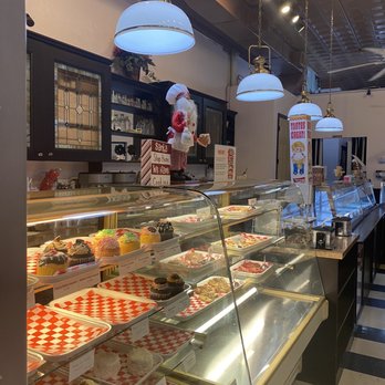 Scoops On 5th - Bakeries Near Me - Mt Dora, Florida