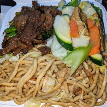 Evergreen Panda - Beef broccoli, braised tofu with veggies and chicken chow mein - Chinese Near Me - San Jose, California Evergreen Panda - Beef broccoli, braised tofu with veggies and chicken chow mein - Chinese Near Me - San Jose, California