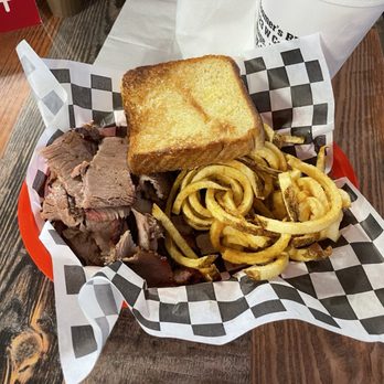 Boomers BBQ - Brisket, curly fries & Texas toast - Barbeque Near Me - Carthage, Missouri