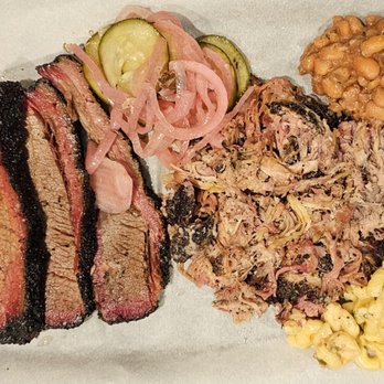 Matt's BBQ - Brisket (fatty) Pulled Pork Combo w/ Pinto Beans, Queso Mac and Cheese ($36.50) - Food Trucks Near Me - Portland, Oregon