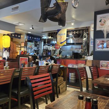 Ramen Manichi - Kitchen and dining area - Ramen Near Me - Honolulu, Hawaii