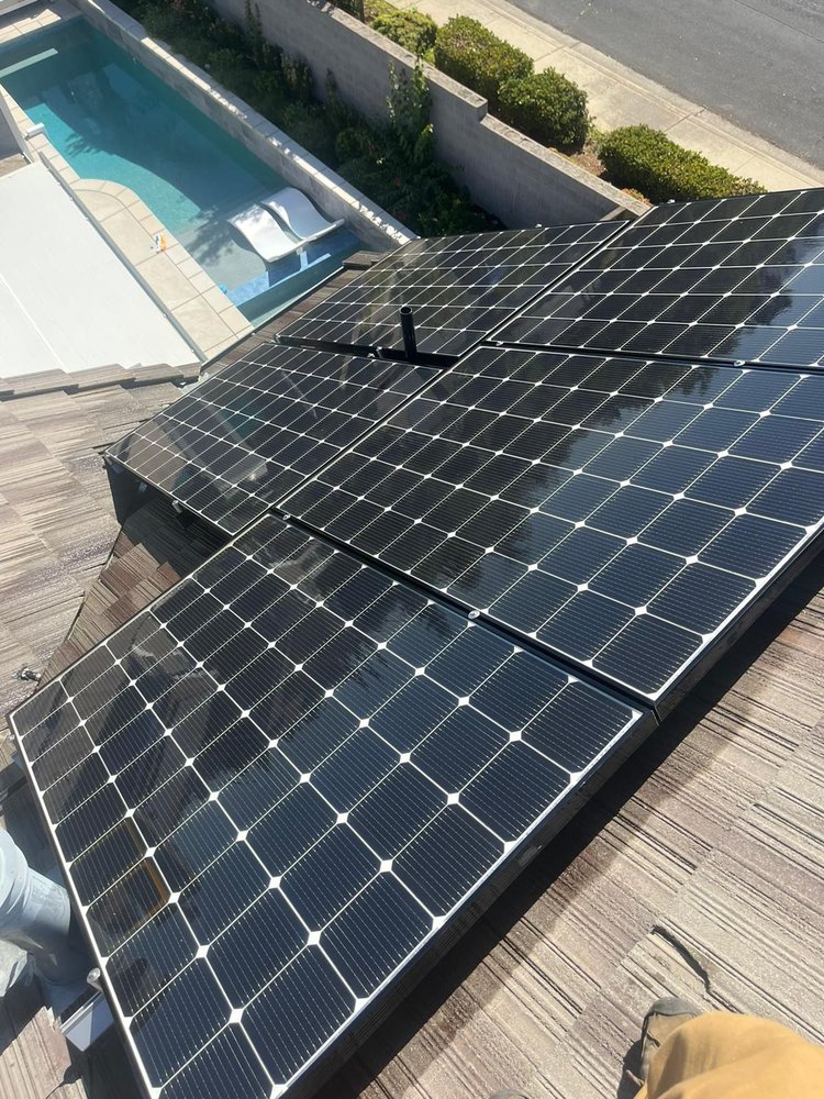 Slide of Tommy´s Roofing