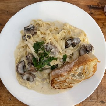 Baretto Bistro - Mushroom truffle fettuccine - Italian Near Me - Austin, Texas