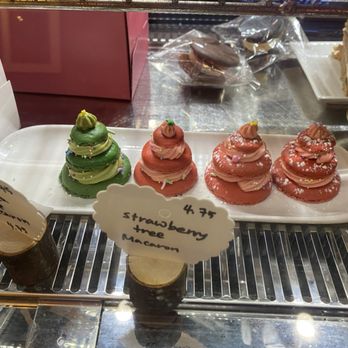Passion8 Dessert Cafe - The tree macaron is too cute! - Cafes Near Me - Coquitlam, British Columbia