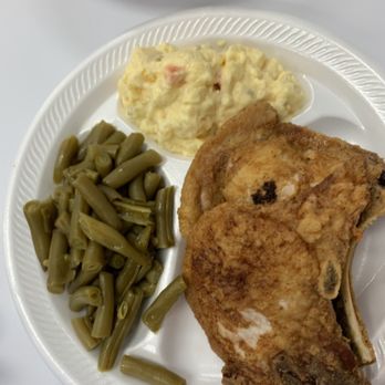 Diggidees - a plate of food on a table - American Near Me - Valdosta, Georgia Diggidees - a plate of food on a table - American Near Me - Valdosta, Georgia