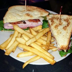 Tee'd Off Bar & Grill - Club Sandwich