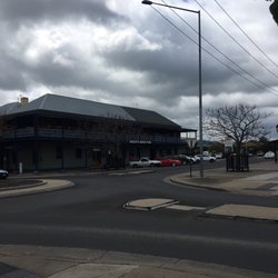 Kelly's Irish Pub - It's big ...... there it is !!