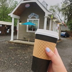 Eagle's Nest Espresso - The stand and driveway