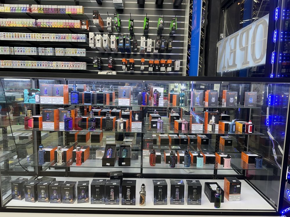 SMOKEVILLE SMOKE SHOP Updated October 2024 13 Photos 1941