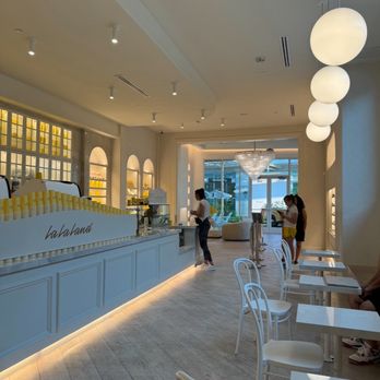 La La Land - Inside seating - Coffee & Tea Near Me - Houston, Texas La La Land - Inside seating - Coffee & Tea Near Me - Houston, Texas