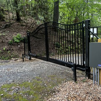 Kennedy Enterprise - a gated entrance to a wooded area - General Contractors Near Me - Mooresville, North Carolina Kennedy Enterprise - a gated entrance to a wooded area - General Contractors Near Me - Mooresville, North Carolina