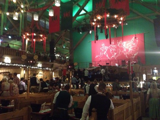 Kufflers Weinzelt by null