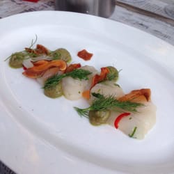 De Markies - Ceviche bereiding van Coquilles met avocado en koriander.