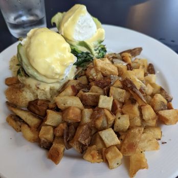 Egg - Eggs Benedict on corn bread - Breakfast & Brunch Near Me - Saint Louis, Missouri