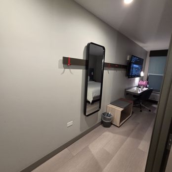 avid hotels Chicago O'Hare - Love the space - Hotels Near Me - Des Plaines, Illinois