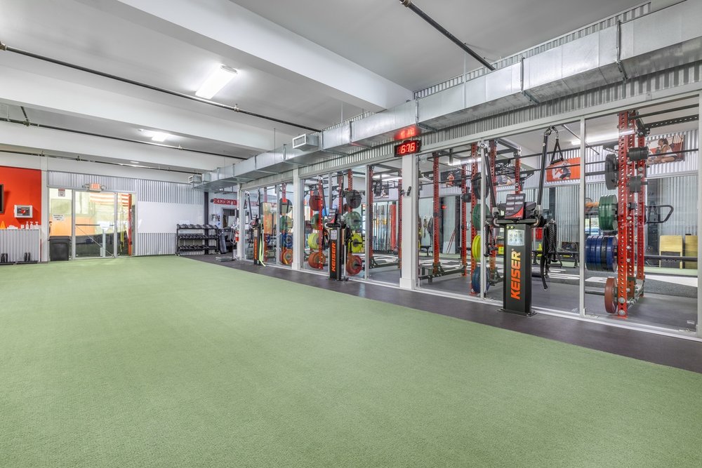 ATHLETES WAREHOUSE Updated September 2024 14 Photos 220 Tompkins