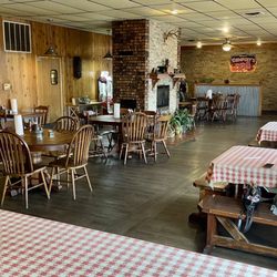 Dempsey's BBQ - Dining room