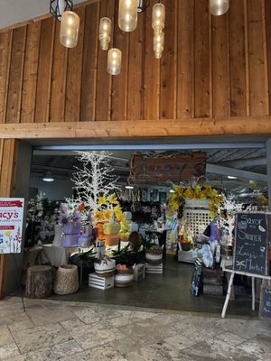 Lucy's Market by null